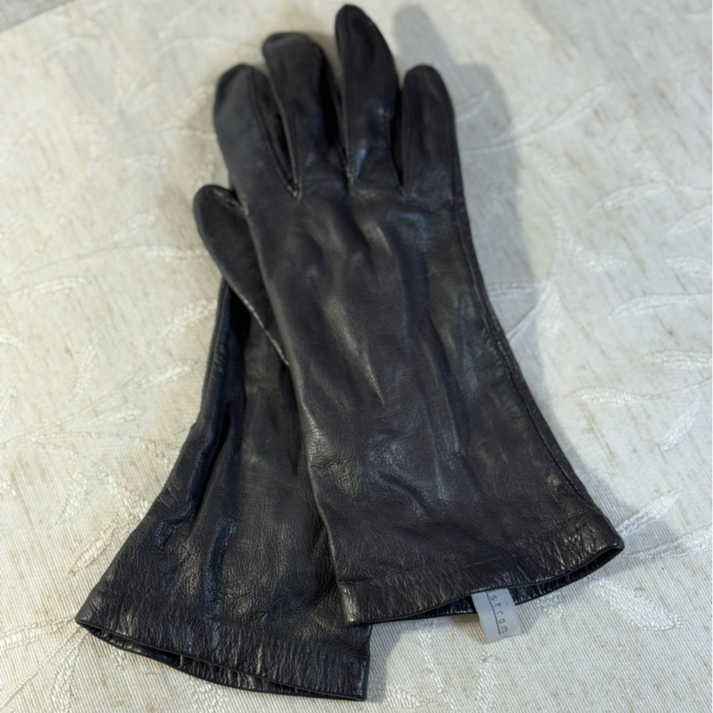 Nordstrom vintage women's soft Antron Nylon gloves Black. 9‎ 1/2” long. Size 7
